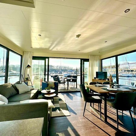 Exklusives Ostsee-Hausboot, Kueche Mit Spueler, Tv, Grosse Sonnenterrasse, 3X Kostenfreie Kfz-Parkplaetze, Klimaanlage, Bis Zu 6 Personen, 2X Baeder, Waschmaschine Boltenhagen  Bagian luar foto