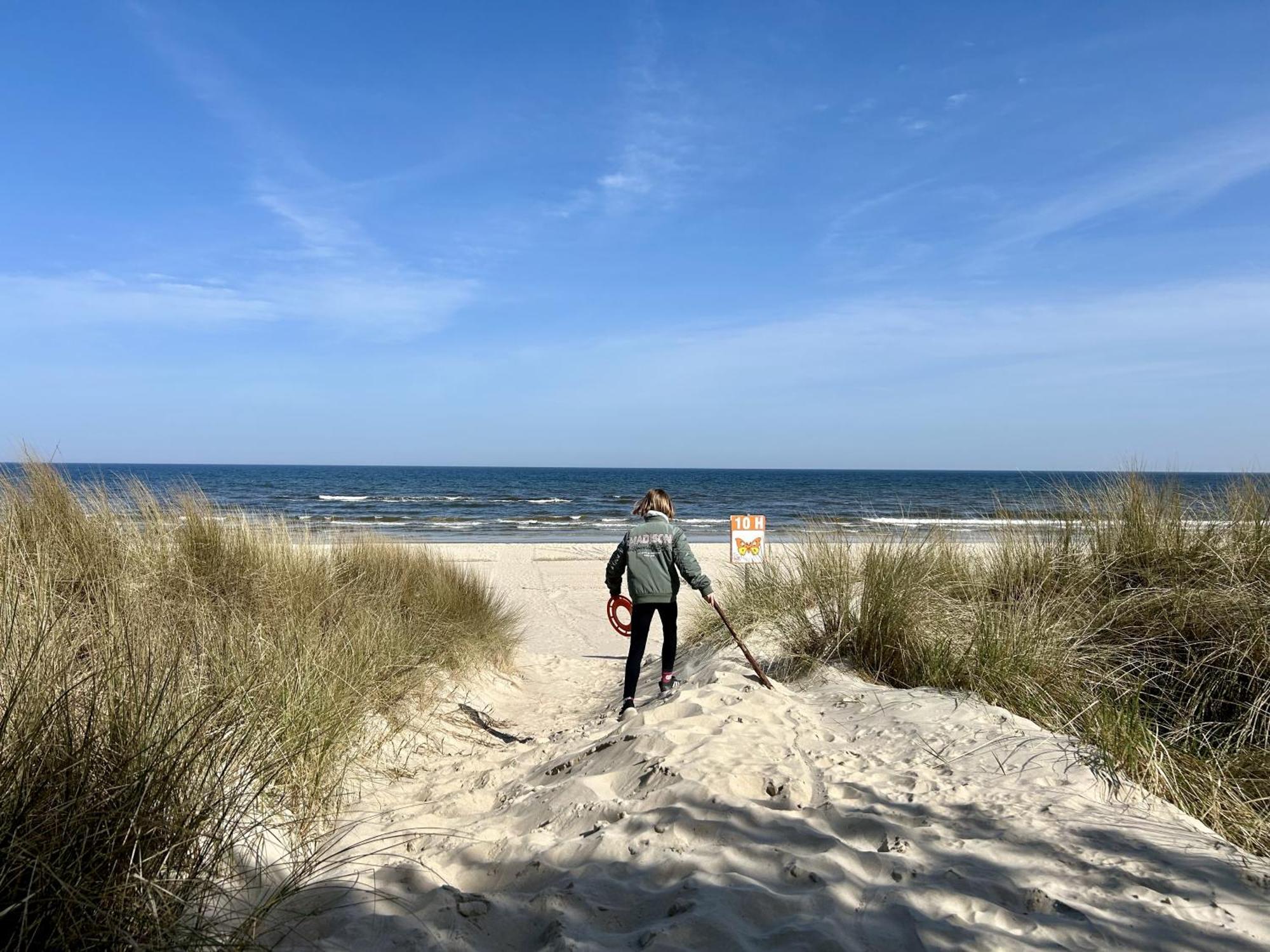 Exklusives Ostsee-Hausboot, Kueche Mit Spueler, Tv, Grosse Sonnenterrasse, 3X Kostenfreie Kfz-Parkplaetze, Klimaanlage, Bis Zu 6 Personen, 2X Baeder, Waschmaschine Boltenhagen  Bagian luar foto