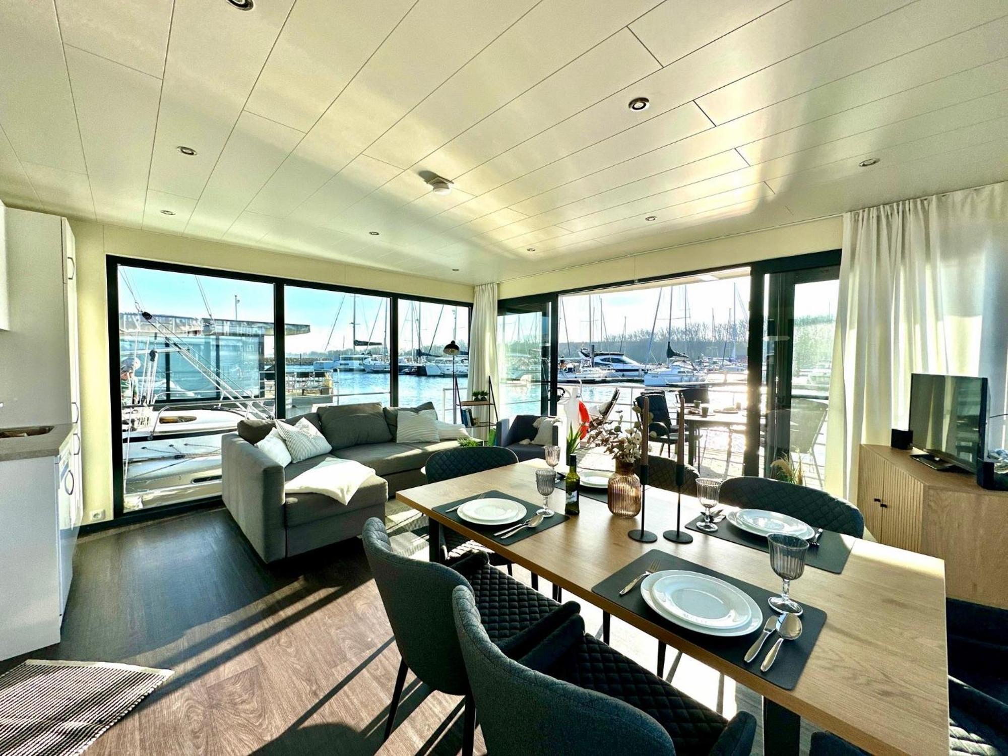 Exklusives Ostsee-Hausboot, Kueche Mit Spueler, Tv, Grosse Sonnenterrasse, 3X Kostenfreie Kfz-Parkplaetze, Klimaanlage, Bis Zu 6 Personen, 2X Baeder, Waschmaschine Boltenhagen  Bagian luar foto